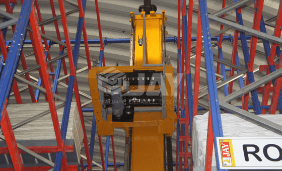 Warehouse storage system stacker cranes for pallets